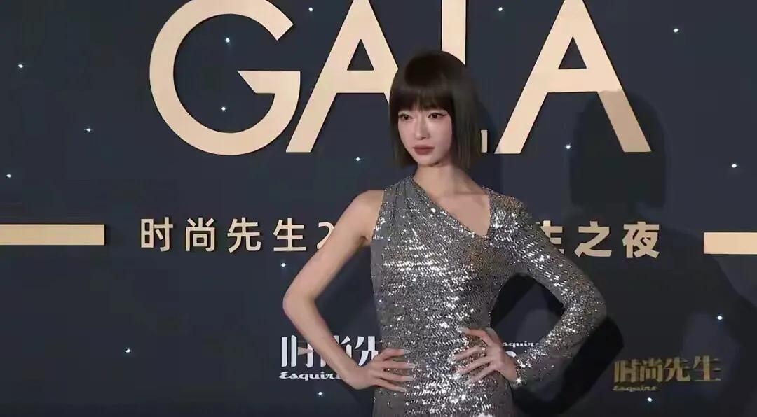 张雨绮最新造型，时尚与个性的完美融合